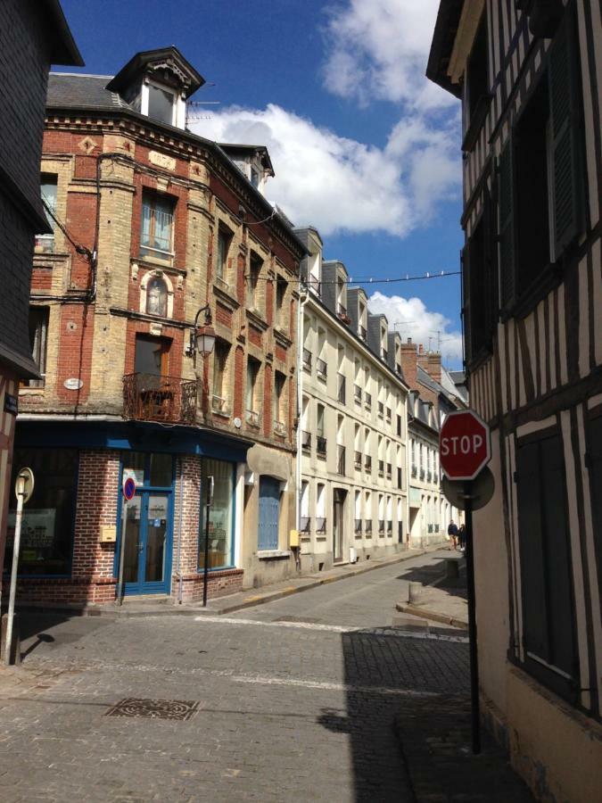 Appartement Un petit nid a Honfleur Extérieur photo